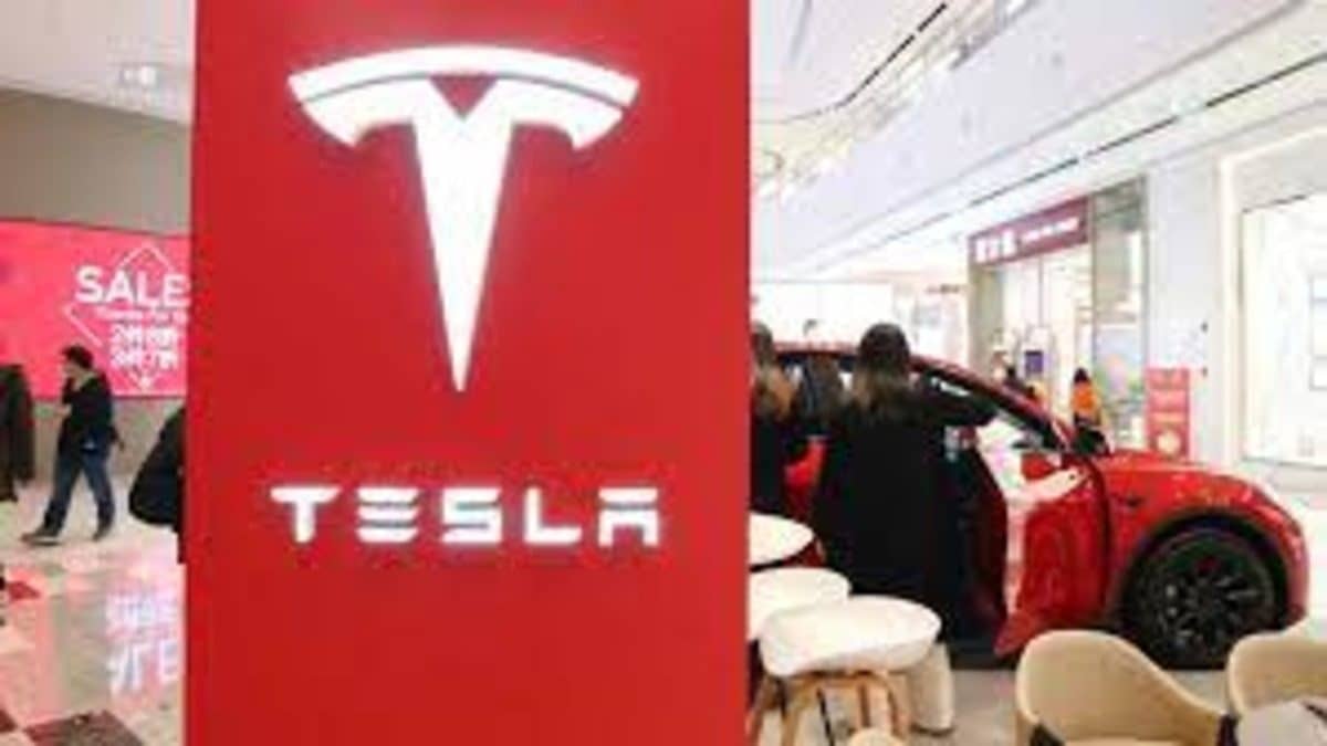 "Tesla's Mega Recall in China: Addressing Safety Concerns and Navigating Challenges 🚗🔧